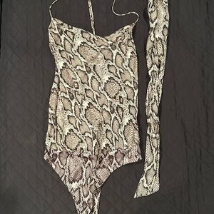 AFRM SNAKE PRINT BODYSUIT WITH MATCHING SCARF SIZE S